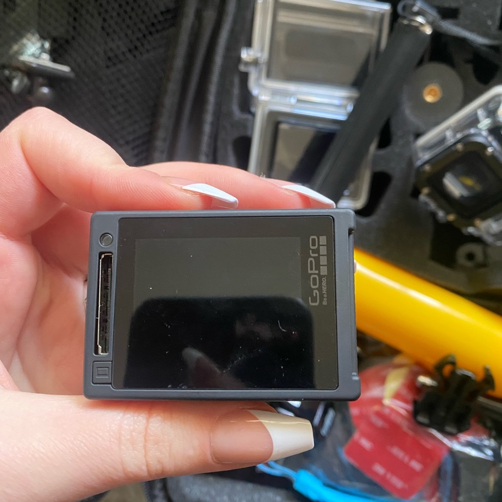 GoPro Hero 4 Bundle - Picture 3 of 7